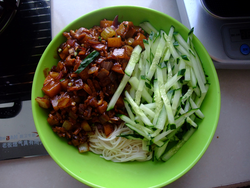 zhajiangmian.jpg